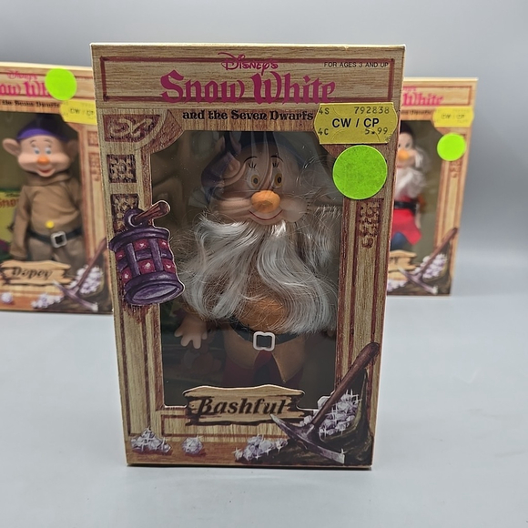 Vintage Binkin Disneys Snow White and the Seven Dwarfs Boxed Set Of 7 Dolls NIB - Picture 8 of 16